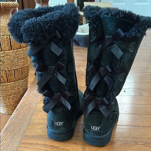 UGG Black Bailey Bow Boots - Picture 7 of 12